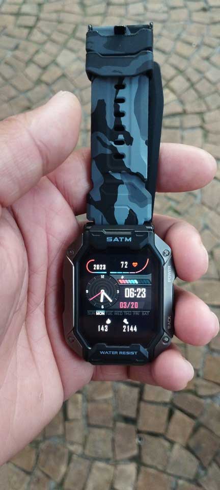 Smartwatch ultra resistente com tela AMOLED tem certificação militar -  Olhar Digital